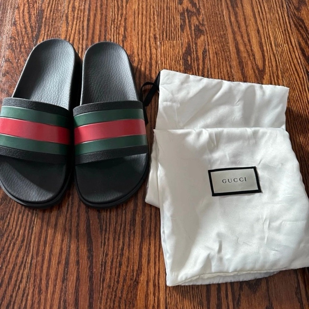 Gucci Slides - like new! ( Unisex )